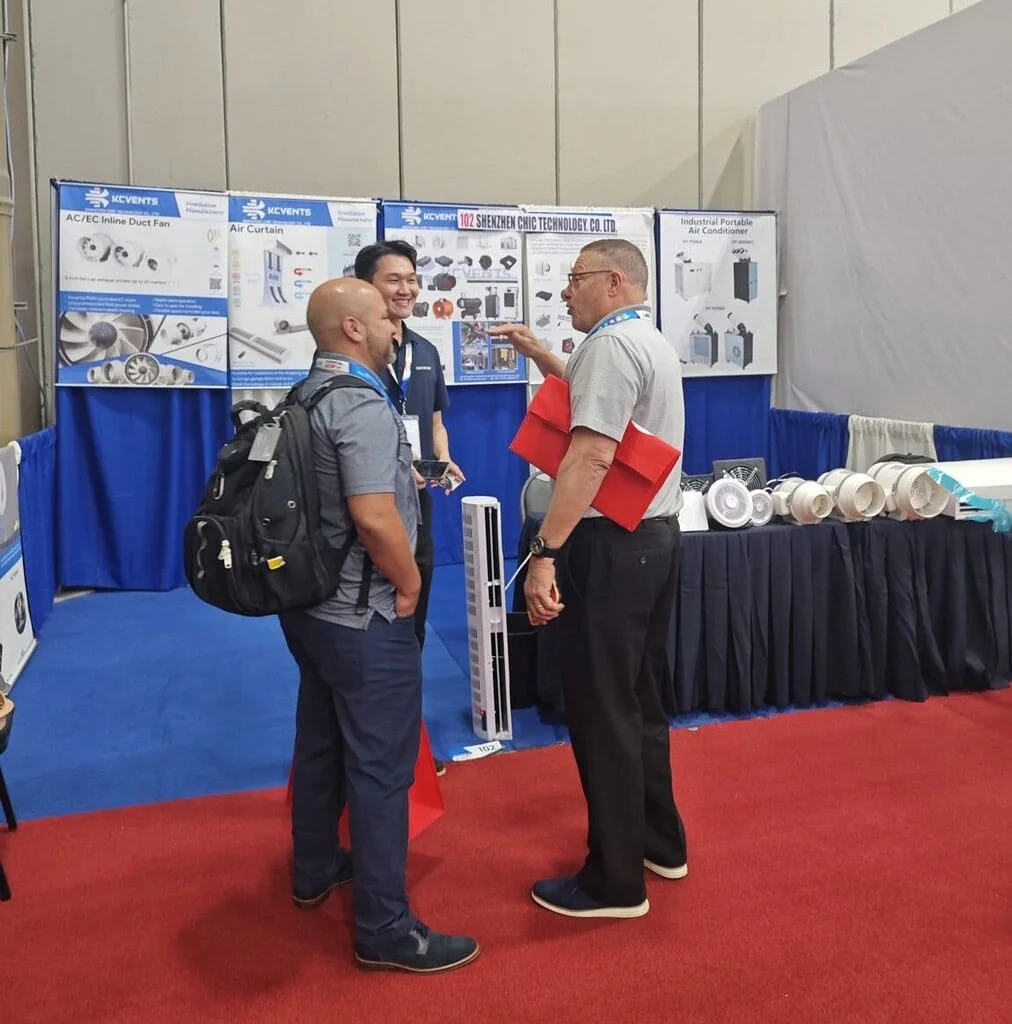 Unveiling Potential – Chic HVAC Group's Unforgettable Impact at AHR 2025 Mexico! 4 High-quality image of HVAC professionals discussing at KCvents booth showcasing industrial fans, air conditioners, and motor parts at a trade show.